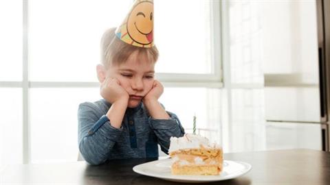 6χρονος πέρασε τα πιο μοναχικά γενέθλια γιατί οι φίλοι του δεν εμφανίστηκαν ποτέ